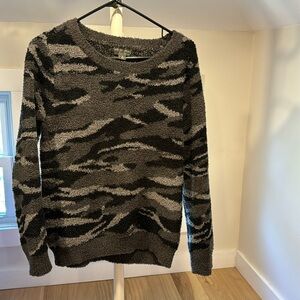 Barefoot Dreams CozyChic Camo Fleece Pajama Top Sweatshirt Crewneck Womens Small